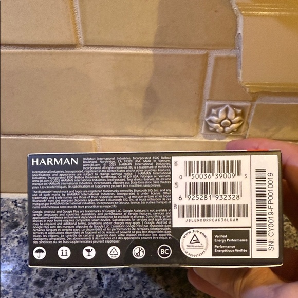 JBL Endurance Peak 3 Wireless Earbuds - Black - Picture 2 of 4